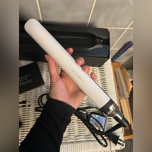 ghd Platinum+ professional smart styler hair straightener